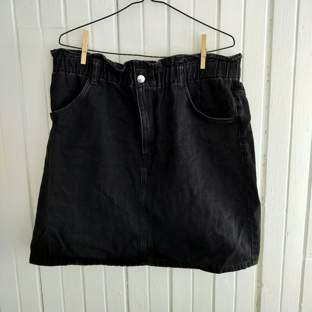 H&M Black Denim Knee-Length Skirt – Elastic Waist – Size 14